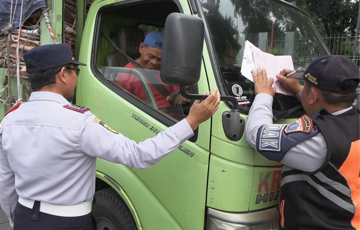 Puluhan-Personel-Gabungan-Gelar-Operasi-Lintas-Jaya-di-Jalan-TB-Simatupang