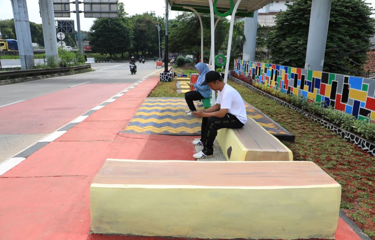 Kelurahan-Cilandak-Timur-Selesai-Bangun-Halte-di-Jalan-Haji-Biyul