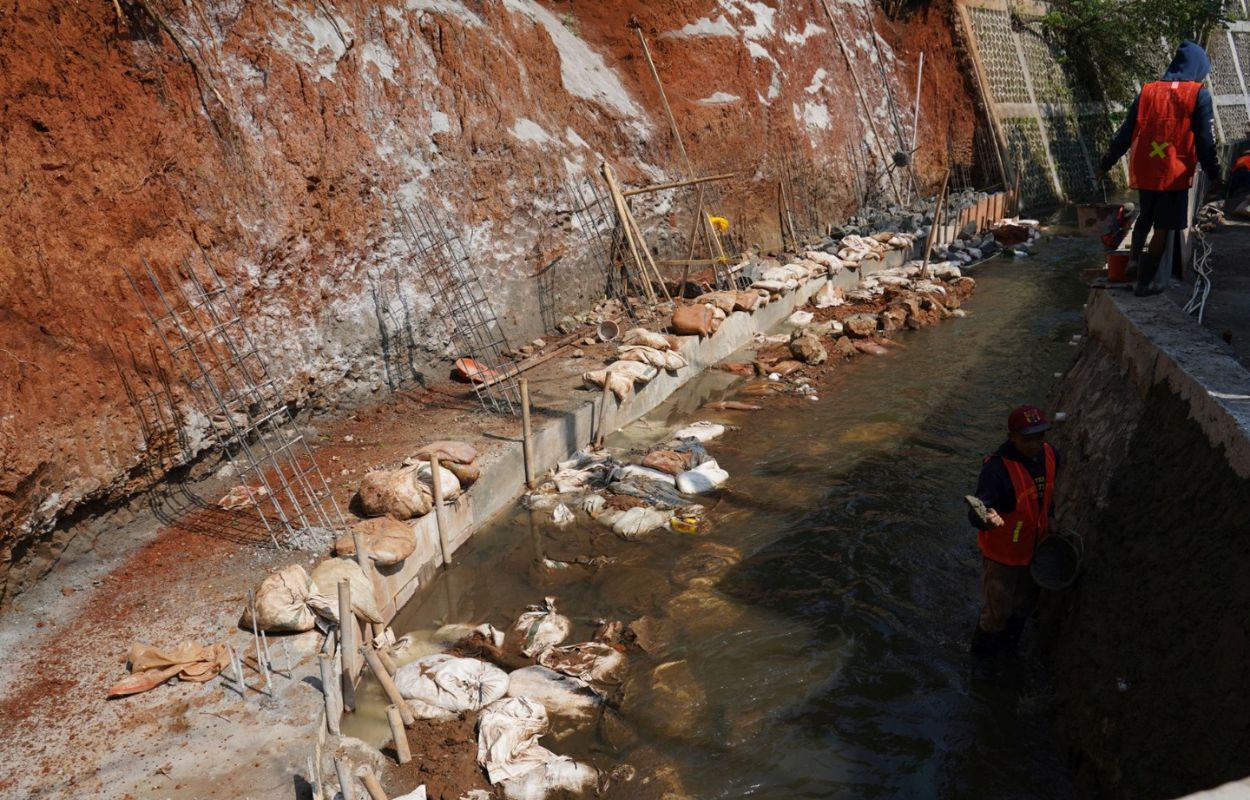 Antisipasi-Banjir-di-Ciganjur-300-Meter-Turap-Dibangun-di-Kali-Anak-Setu