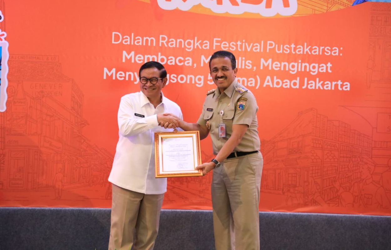 Kota-Jaksel-Terima-Penghargaan-Kearsipan