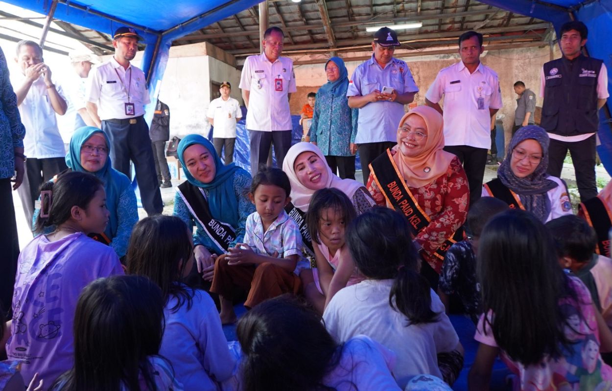 Beri-Dukungan-Moral-Bunda-PAUD-Kunjungi-Korban-Kebakaran-Pengadegan