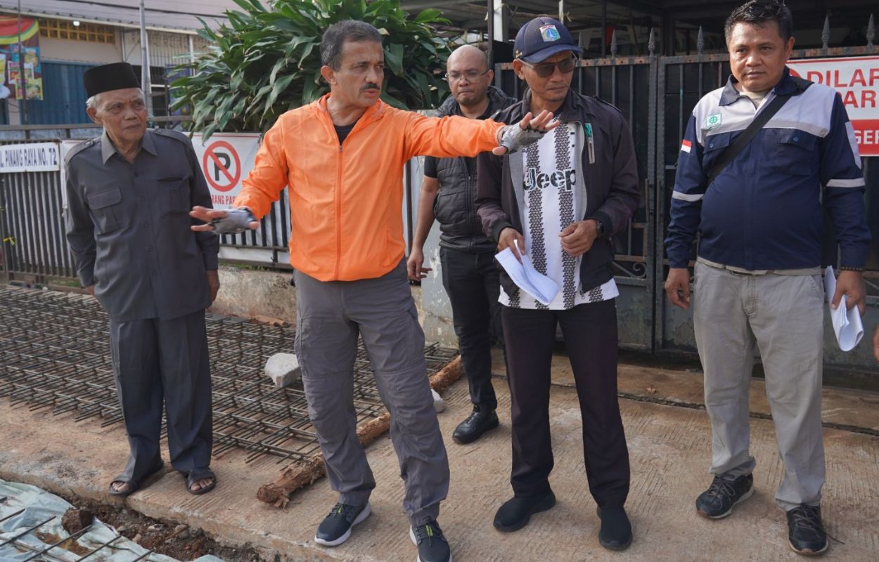 Walikota-M-Anwar-Tinjau-Pembangunan-Saluran-Air-di-Jalan-Pinang-Raya