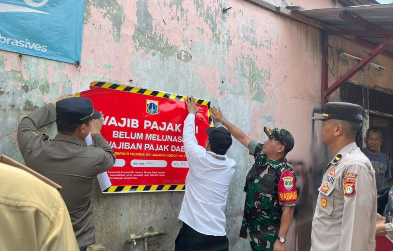 11-Objek-Pajak-di-Kecamatan-Pesanggrahan-Dipasangi-Stiker-Penunggak-Pajak