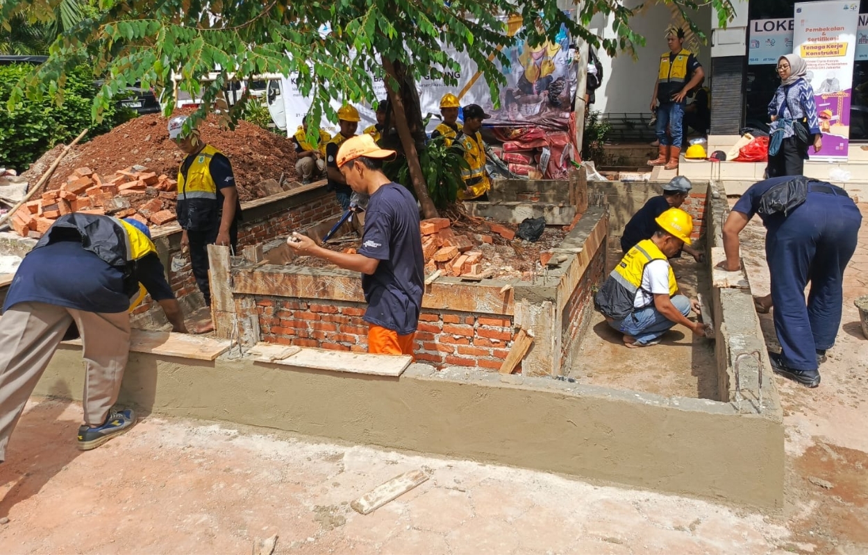 Puluhan-Warga-Kebayoran-Lama-Ikut-Uji-Sertifikasi-Kompetensi-Tukang-Bangunan