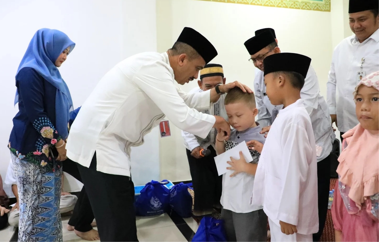 Walikota-M-Anwar-Berikan-Santunan-Pada-40-Anak-Yatim-Piatu