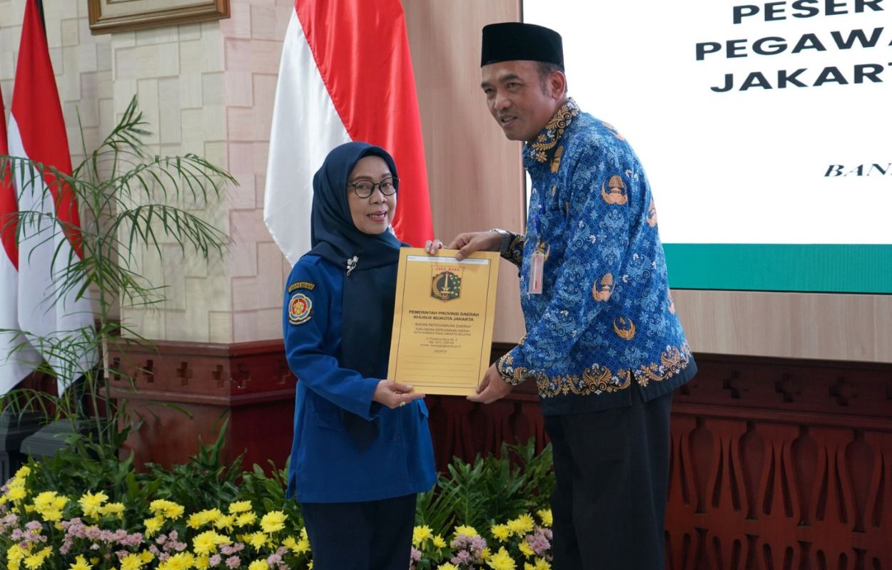28-PNS-di-Lingkungan-Kota-Jaksel-Terima-SK-Pensiun
