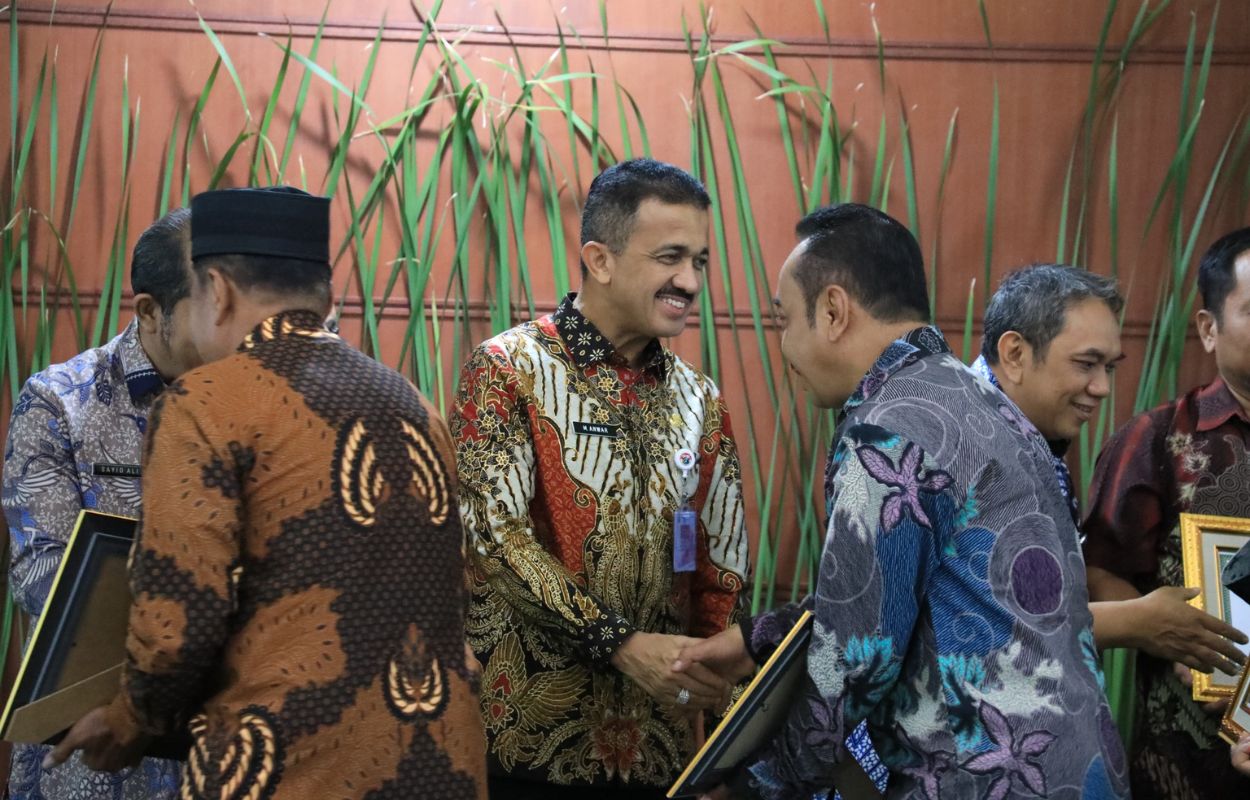 58-RW-dan-26-Sekolah-Terima-Penghargaan-Proklim-dan-Adiwiyata