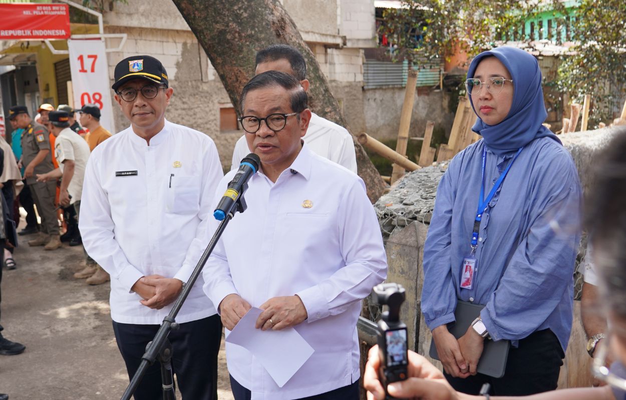 Gubernur-Pramono-Tinjau-Kali-Krukut-di-Kelurahan-Petogogan