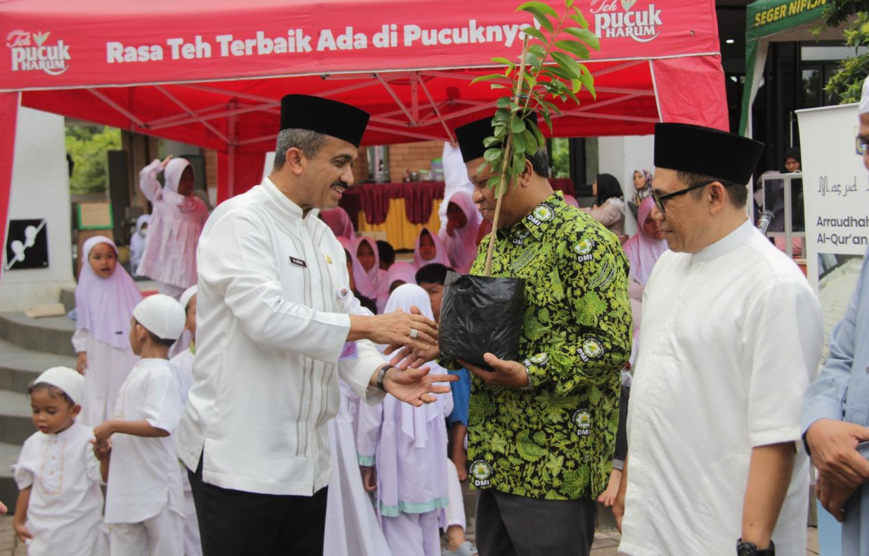 Walikota-M-Anwar-Ajak-Masyarakat-Sekedah-Pohon-Melalui-Masjid-Ar-Raudhah