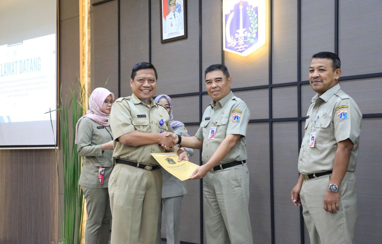 Puluhan-PNS-di-Lingkungan-Kota-Jakarta-Selatan-Terima-SK-Pensiun
