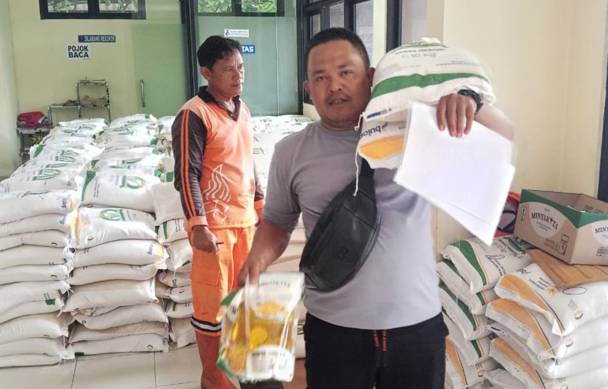 Kelurahan-Bukit-Duri-Salurkan-Bantuan-Pangan-Pada-742-Penerima-Manfaat