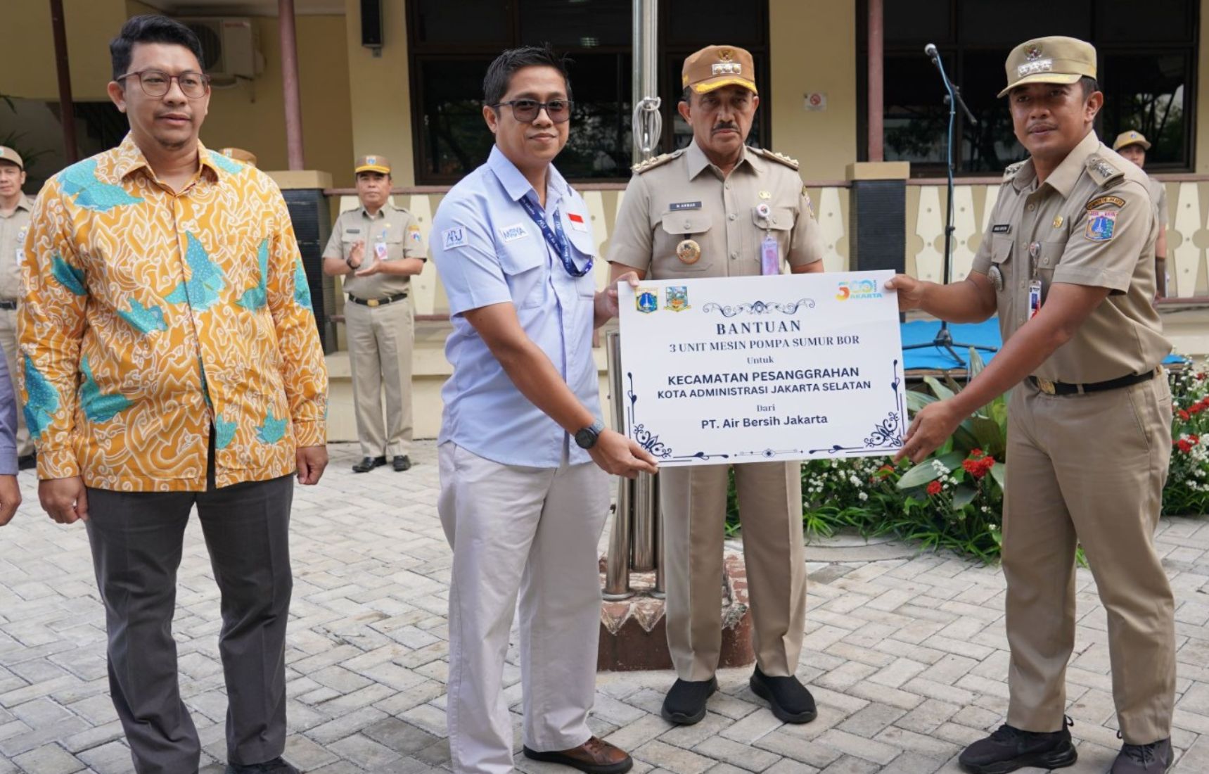 Kecamatan-Pesanggrahan-Terima-Bantuan-Enam-Pompa-Sumur-Bor