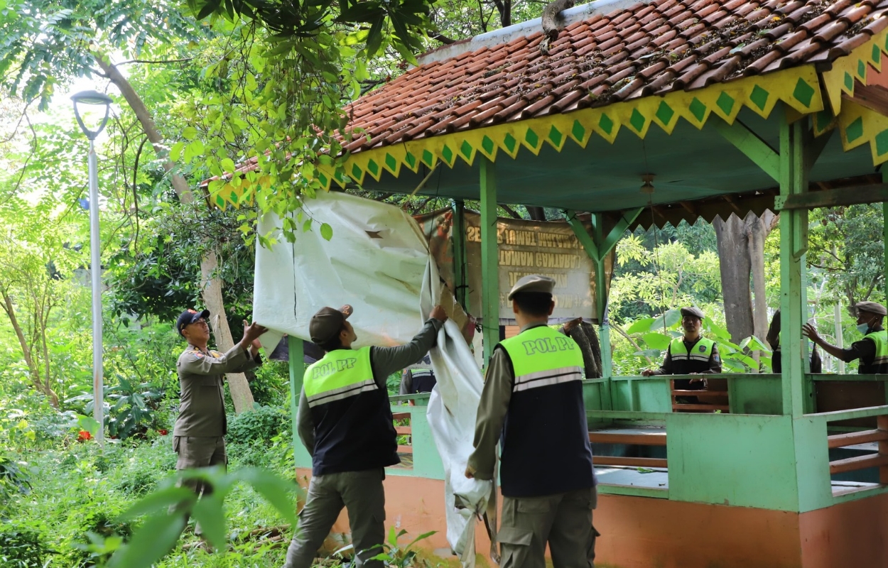 Pemkot-Jakarta-Selatan-Tertibkan-Taman-Gantara