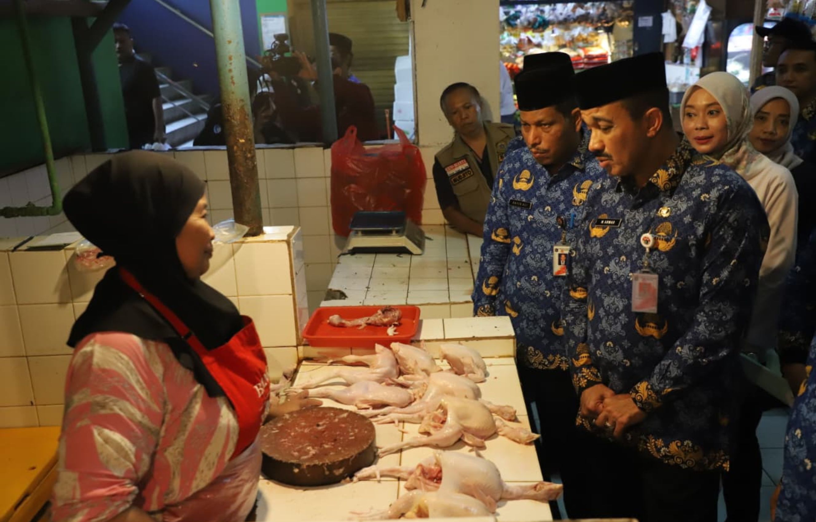 Jelang-Nataru-Walikota-M-Anwar-Pastikan-Harga-Bahan-Pokok-Stabil-di-Pasar-Santa