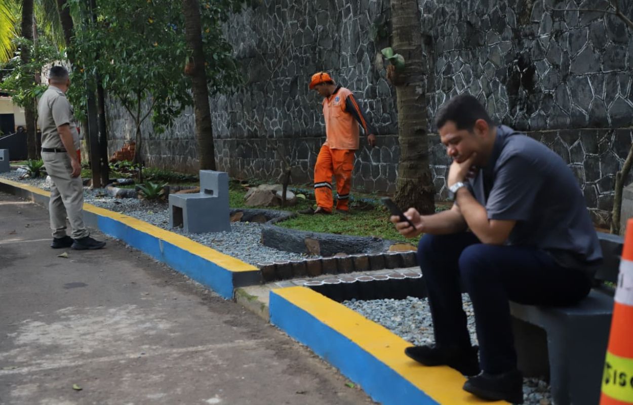 Perindah-Kawasan-Jalan-Wijaya-XIV-Kelurahan-Melawai-Bangun-Taman