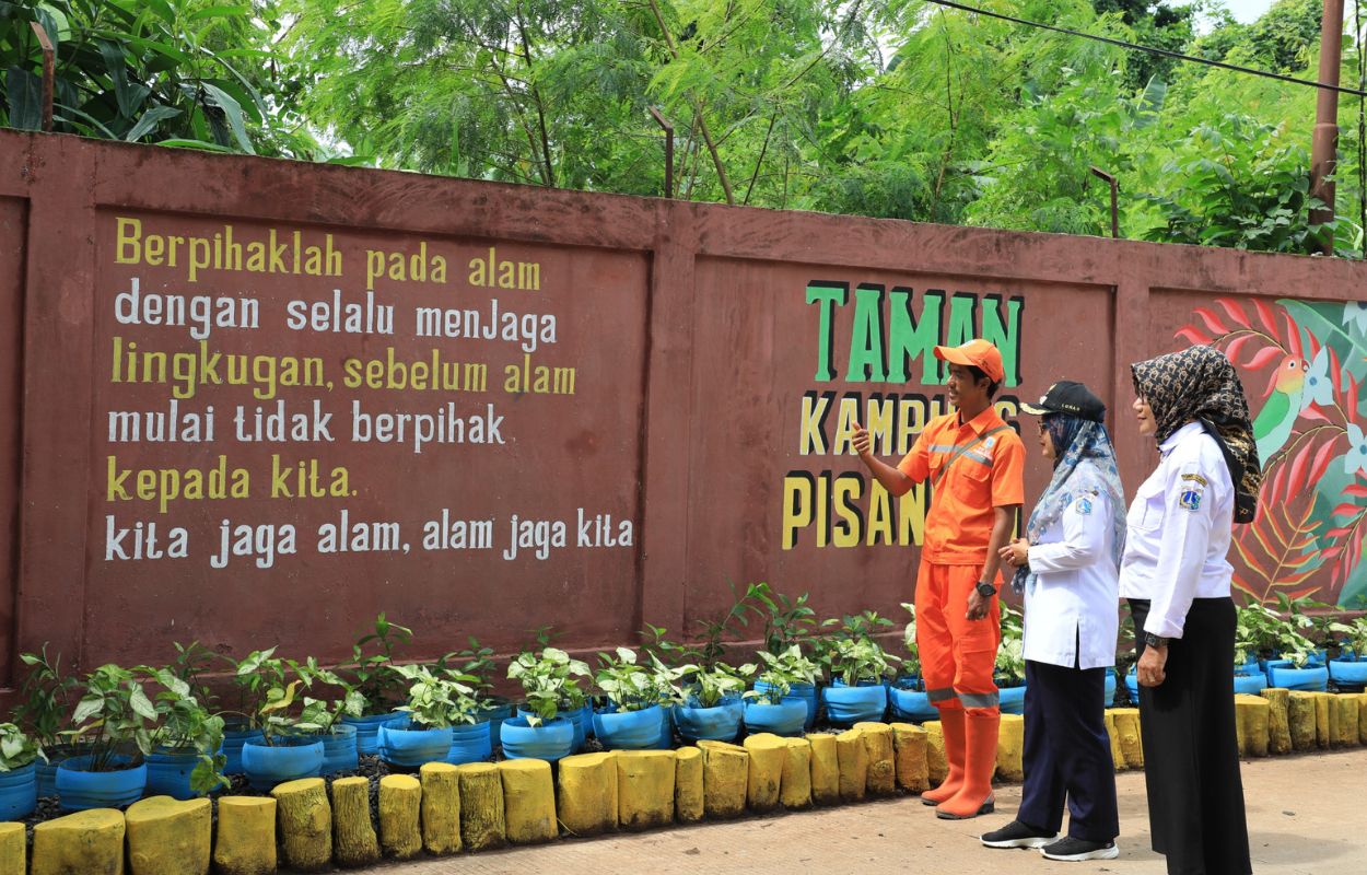Mural-Flora-dan-Fauna-Hiasi-Jalan-Poncol-Kelurahan-Ragunan