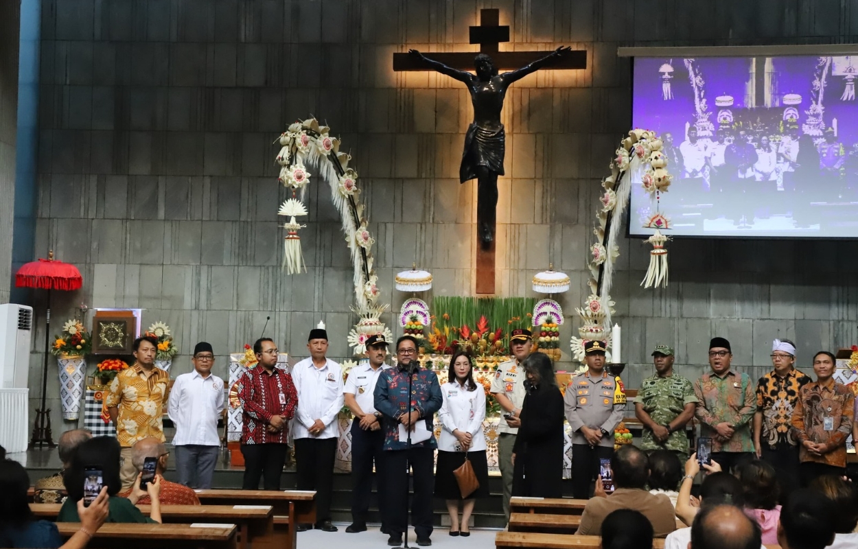 Wagub-Rano-Kunjungi-Sejumlah-Gereja-Jelang-Malam-Natal