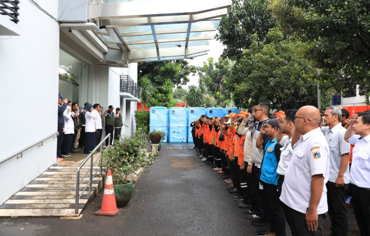 225-Petugas-Disiapkan-Jaga-Kebersihan-Saat-Malam-Pergantian-Tahun-di-Jaksel
