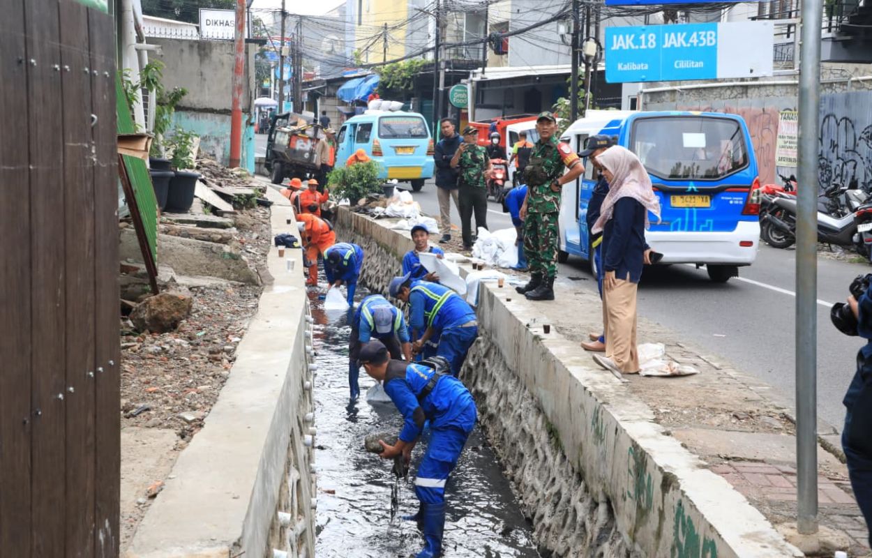 Cegah-Genangan-Pemkot-Jaksel-Gelar-Kerja-Bakti-Jaga-Jakarta