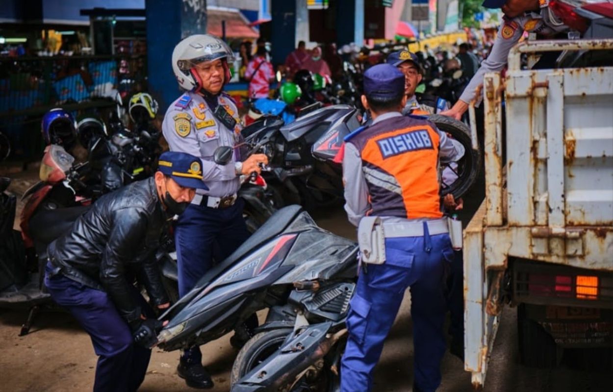 Sudinhub-Jaksel-Tertibkan-Parkir-Liar-di-Kawasan-ITC-Cipulir