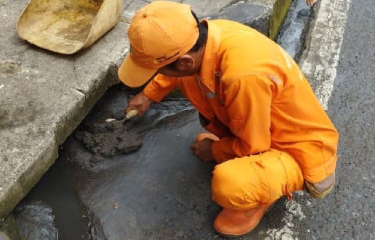 Cegah-Genangan-Kembali-Kelurahan-Pejaten-Barat-Bersihkan-Saluran-Air