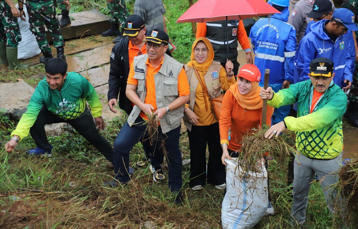 Cegah-Genangan-Pemkot-Jaksel-Lakukan-Kerja-Bakti-Jaga-Jakarta-Bersih
