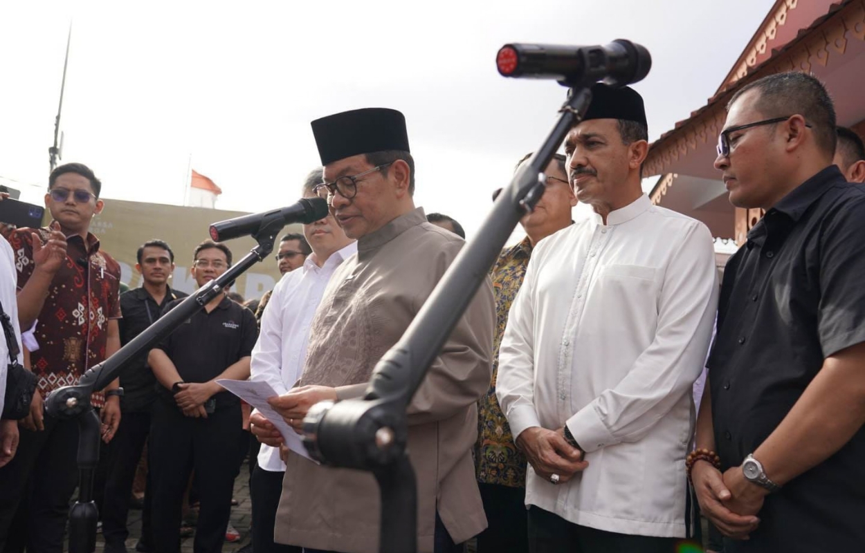 Kunjungi-Warga-Ciganjur-Gubernur-Pramono-Salurkan-500-Paket-Sembako-Tebus-Murah