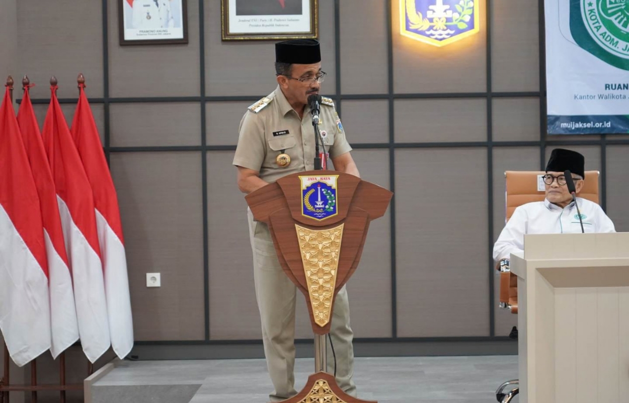 Walikota-M-Anwar-Hadiri-Pengukuhan-Pengurus-MUI-Jaksel