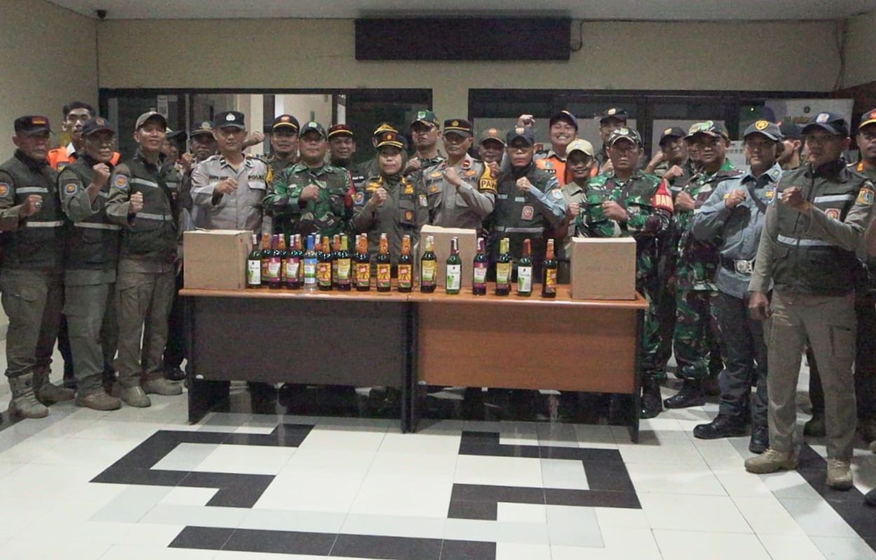 Satpol-PP-Bersama-TNI-dan-Polri-Gelar-Operasi-Pengawasan-Miras