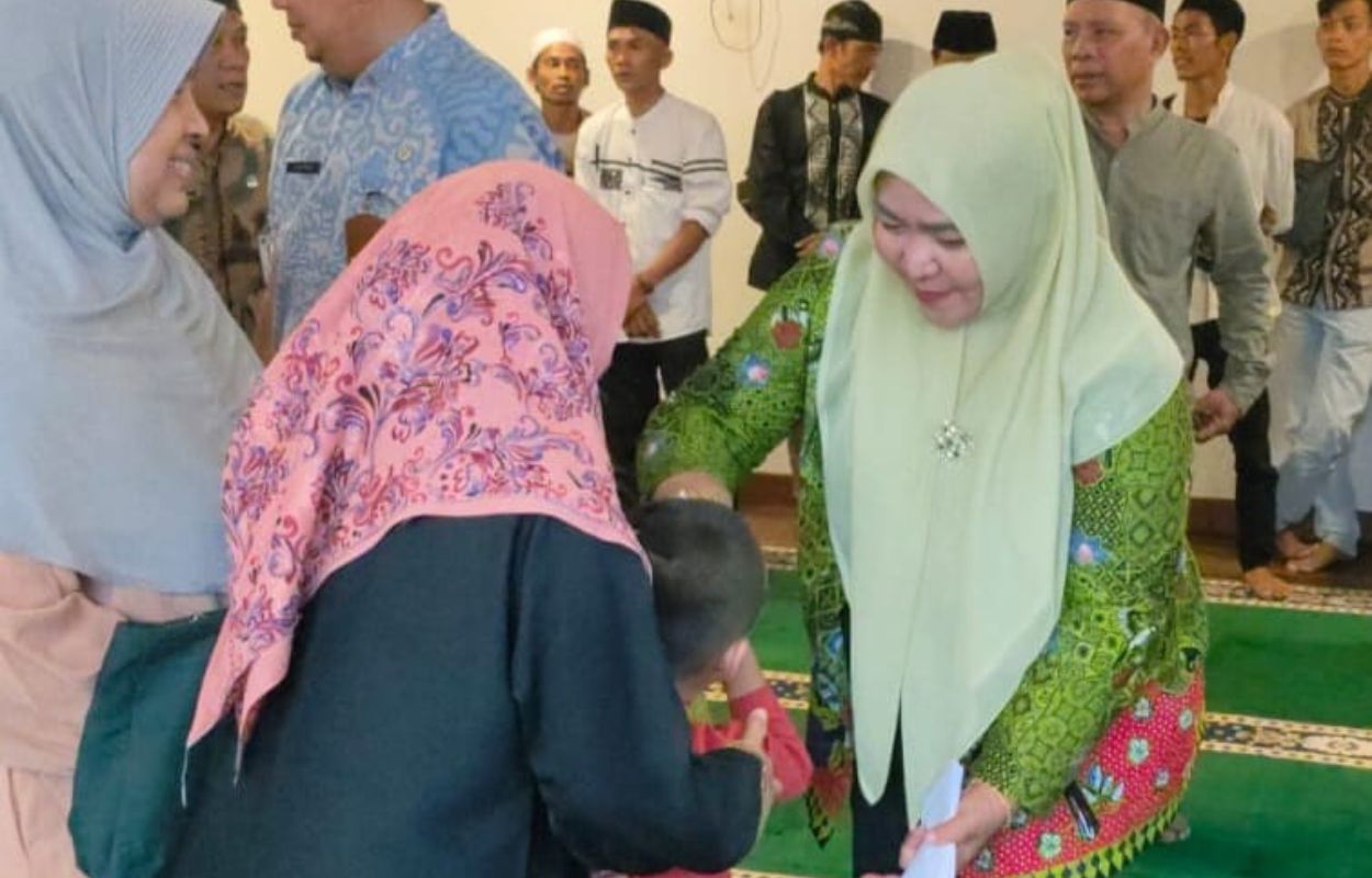 Kelurahan-Gunung-Beri-Santunan-Pada-Puluhan-Anak-Yatim-dan-Kaum-Duafa