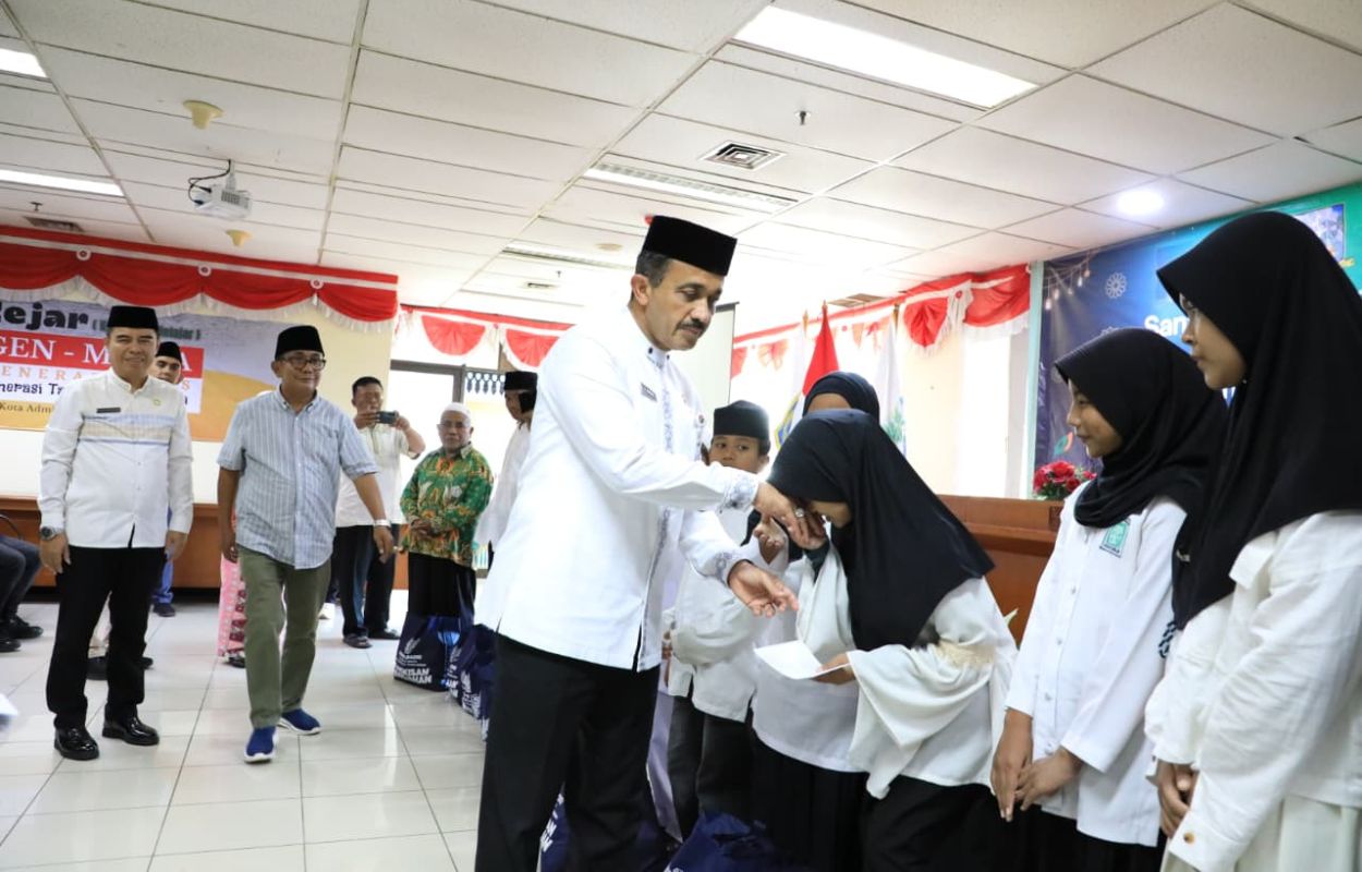Beri-Santunan-Bagi-Anak-Yatim-Piatu-Walikota-M-Anwar-Apresiasi-WJS