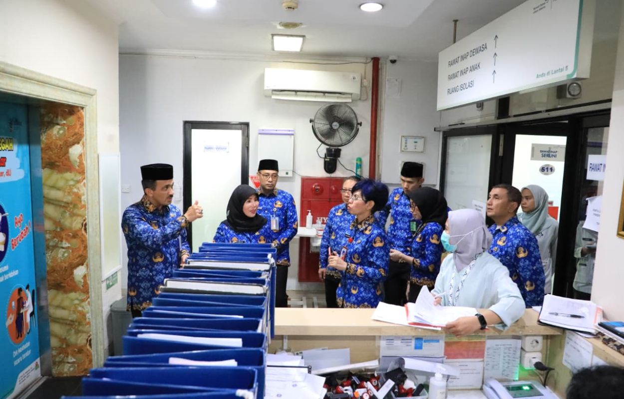 Pastikan-Layanan-Kesehatan-Berjalan-Dengan-Baik-Walikota-M-Anwar-Tinjau-RSUD-Tebet