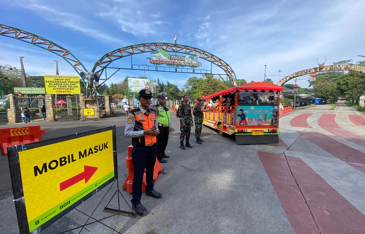 Puluhan-Personel-Sudinhub-Jaksel-Dikerahkan-Bantu-Atur-Lalin-di-Lokasi-Wisata