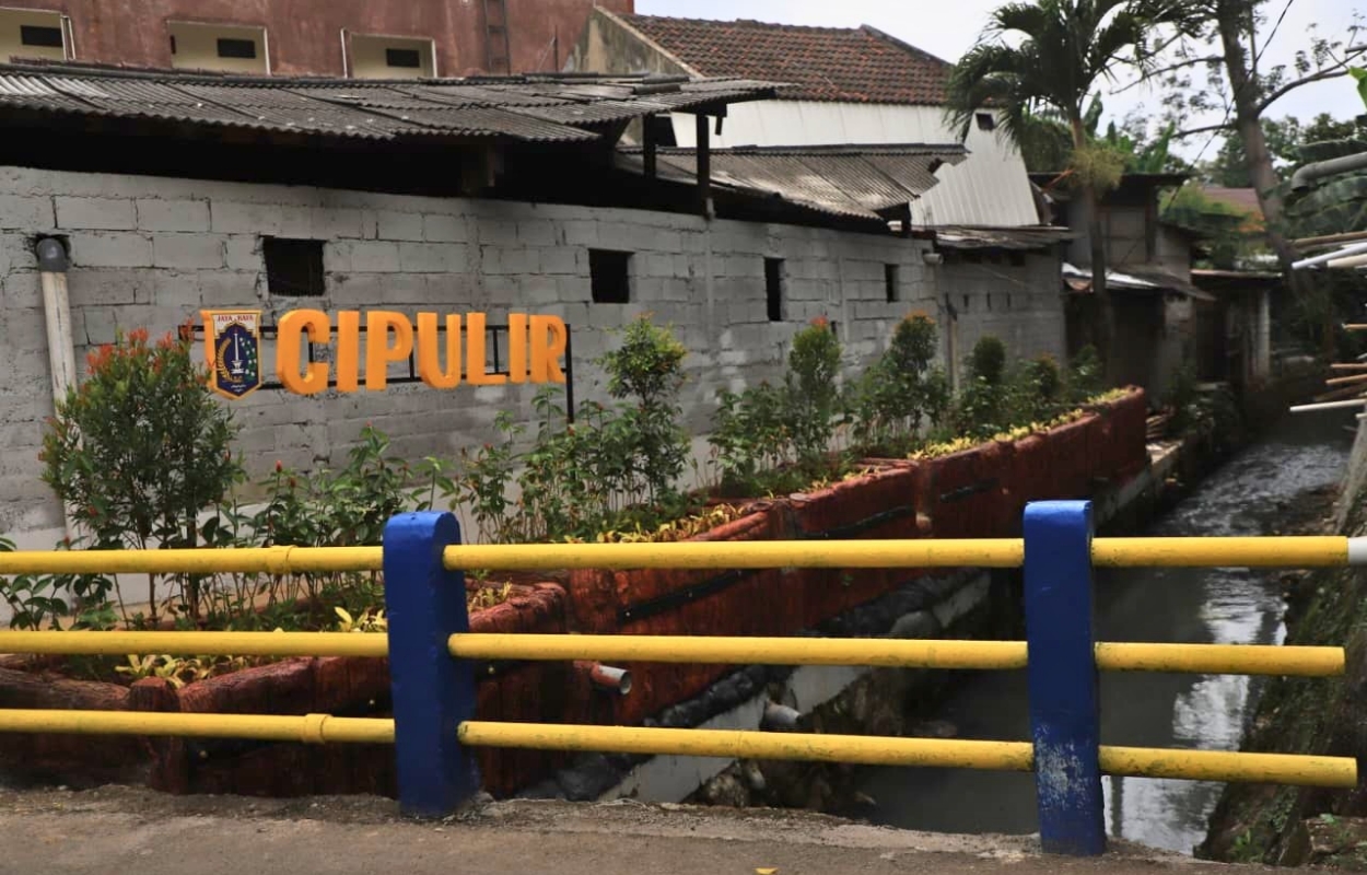 Kelurahan-Cipulir-Perindah-Bantaran-Kali-Sekretaris-Dengan-Taman