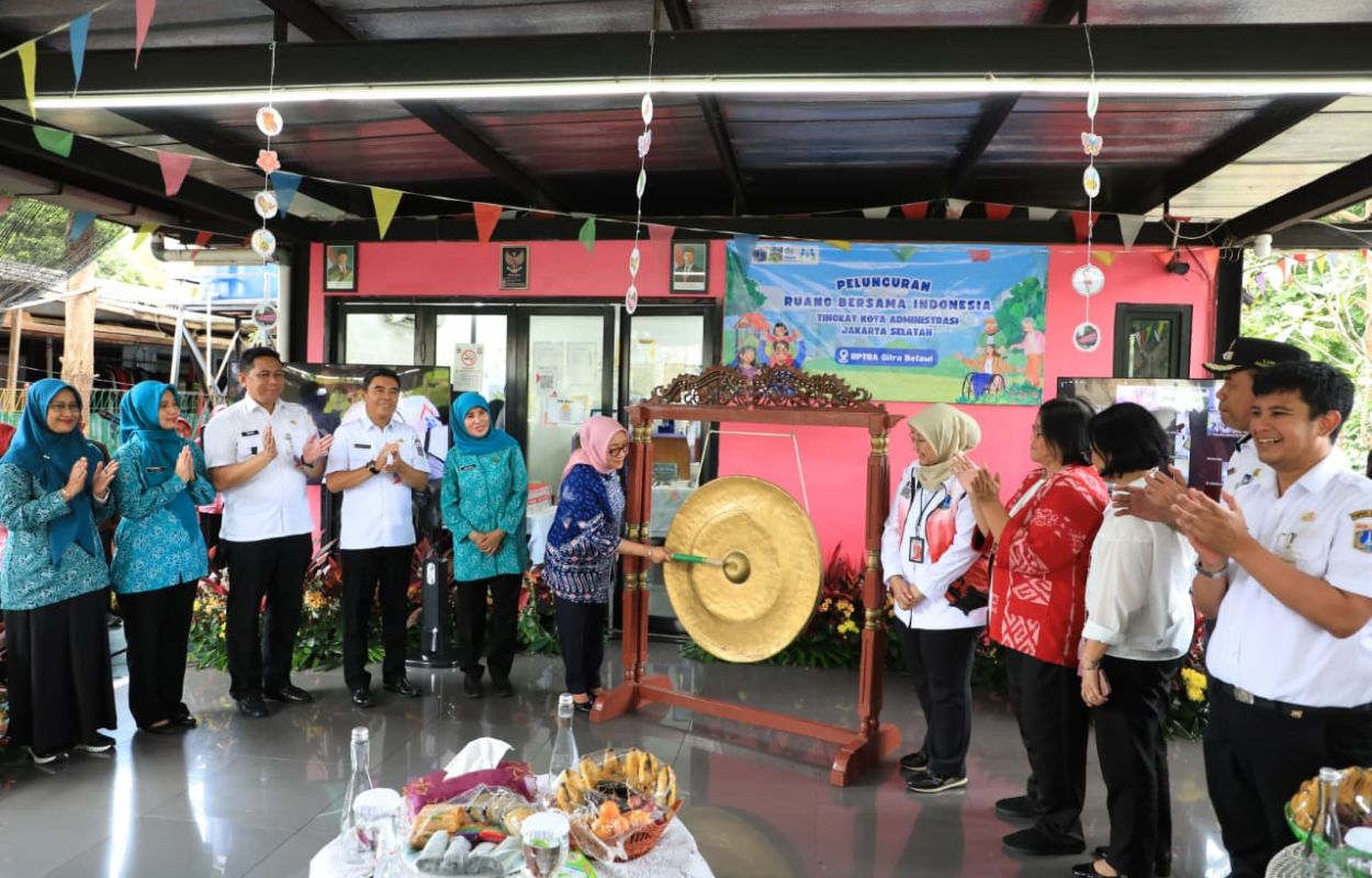 Menteri-PPPA-Resmikan-RBI-Kota-Jaksel-di-RPTRA-Citra-Betawi