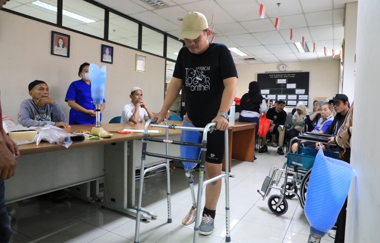 Sudinsos-Jaksel-Distribusikan-20-Kaki-Palsu