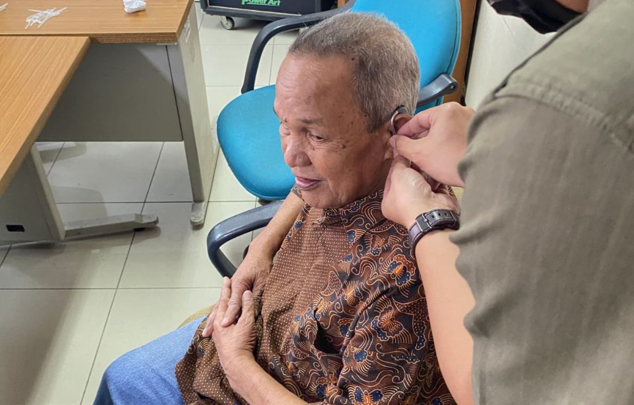 Selama-April-2026-Sudinsos-Jaksel-Distribusikan-118-Alat-Bantu-Dengar