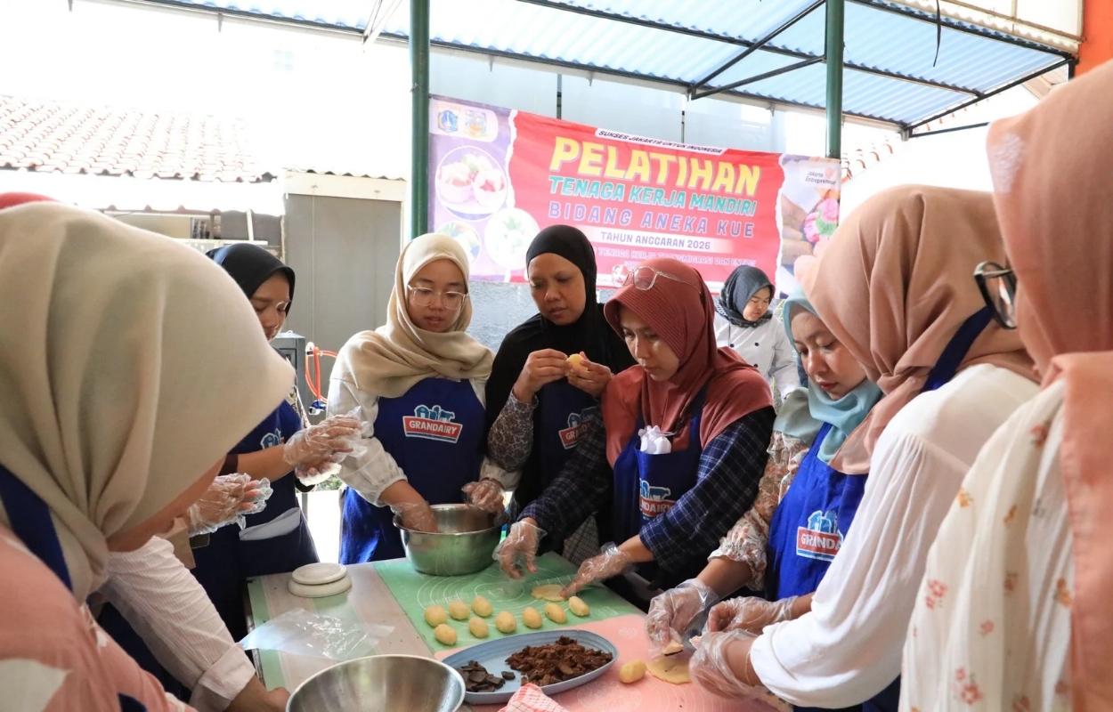 50-Warga-Ikuti-Pelatihan-Buat-Kue-di-RPTRA-Kemuning
