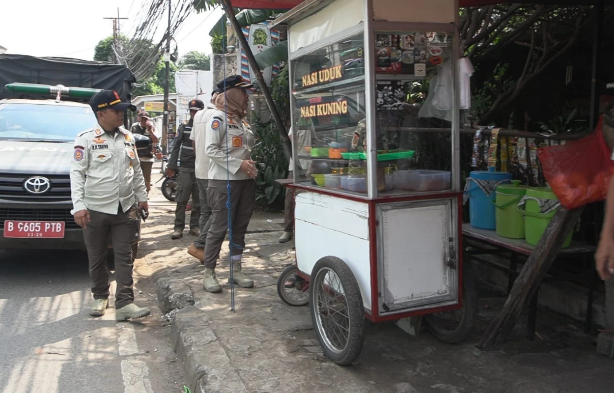Operasi-Bina-Tertib-Praja-Sasar-Sejumlah-Titik-di-Wilayah-Pesanggrahan