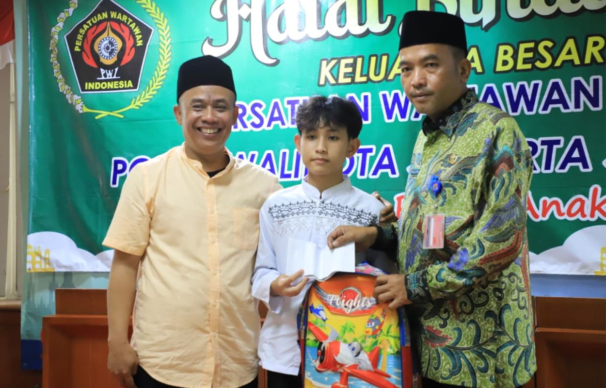 Pemkot-Apresiasi-PWI-Pokja-Jaksel-Beri-Santunan-Pada-Anak-Yatim
