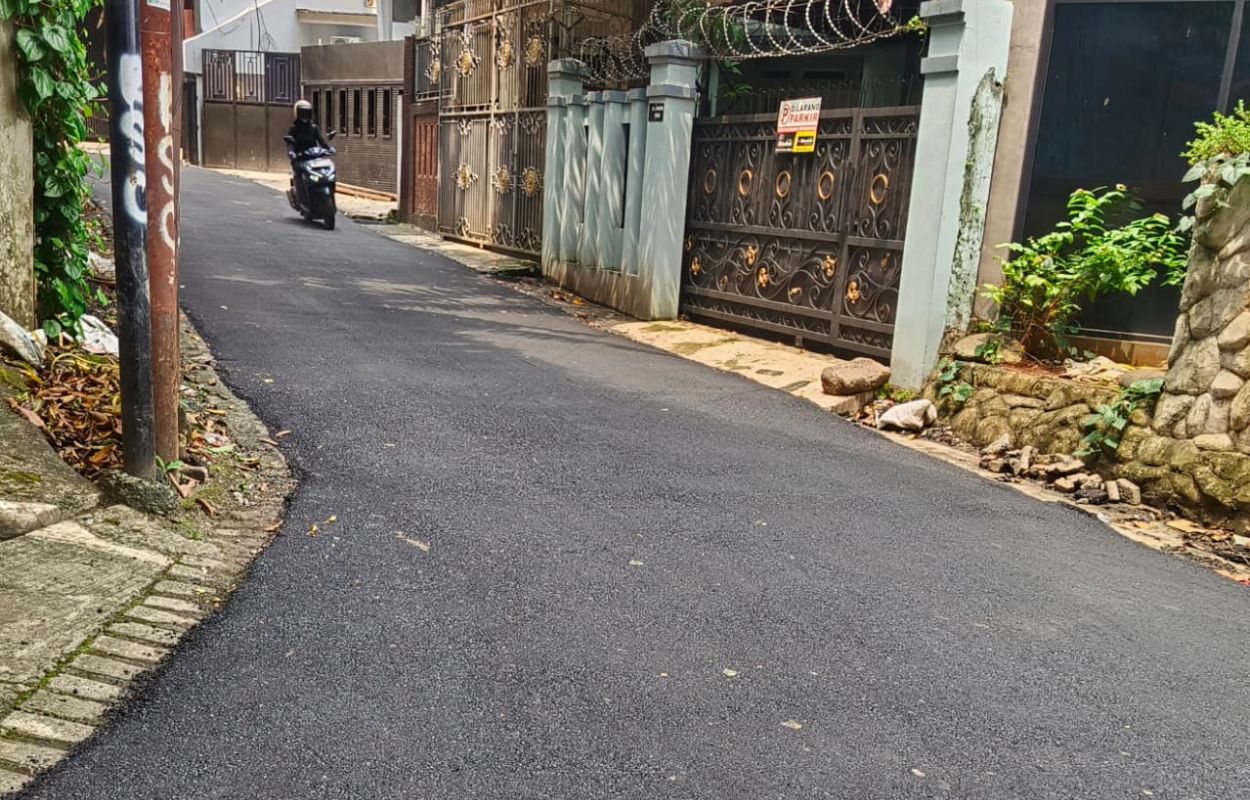 Sudin-Bina-Marga-Jaksel-Aspal-Jalan-Sarpa-Ciganjur