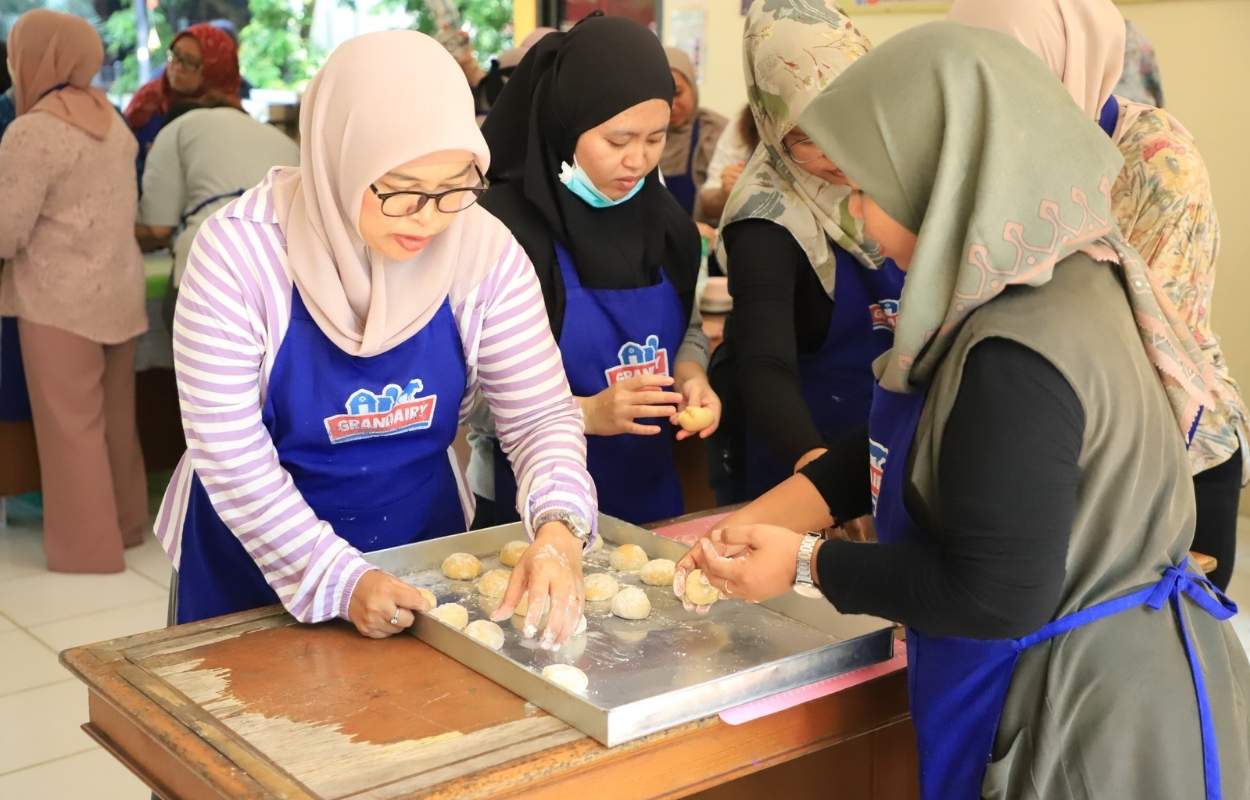 Puluhan-Warga-Jaksel-Ikuti-Pelatihan-Buat-Aneka-Kue