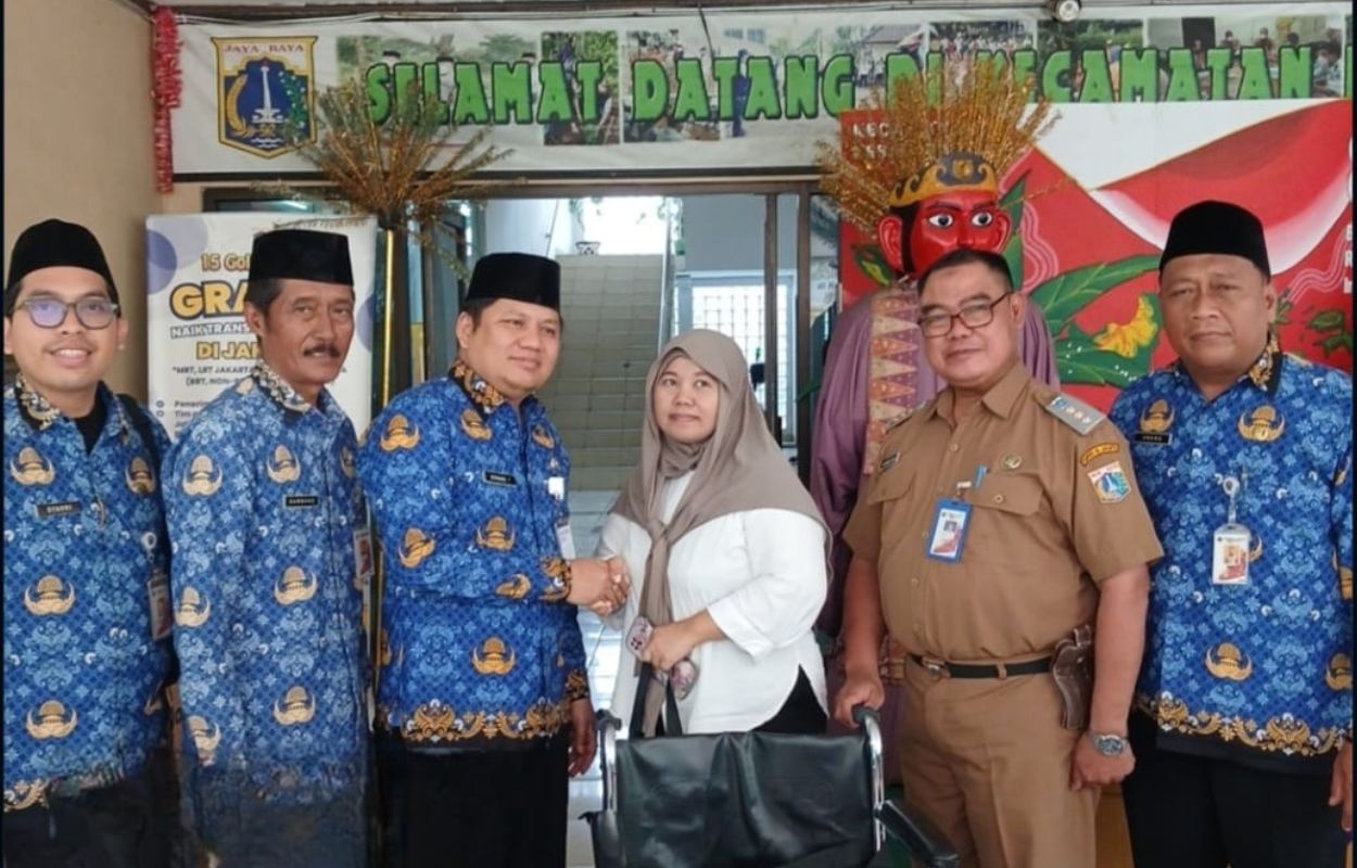 33-Warga-Kebayoran-Lama-Terima-Bantuan-Kursi-Roda