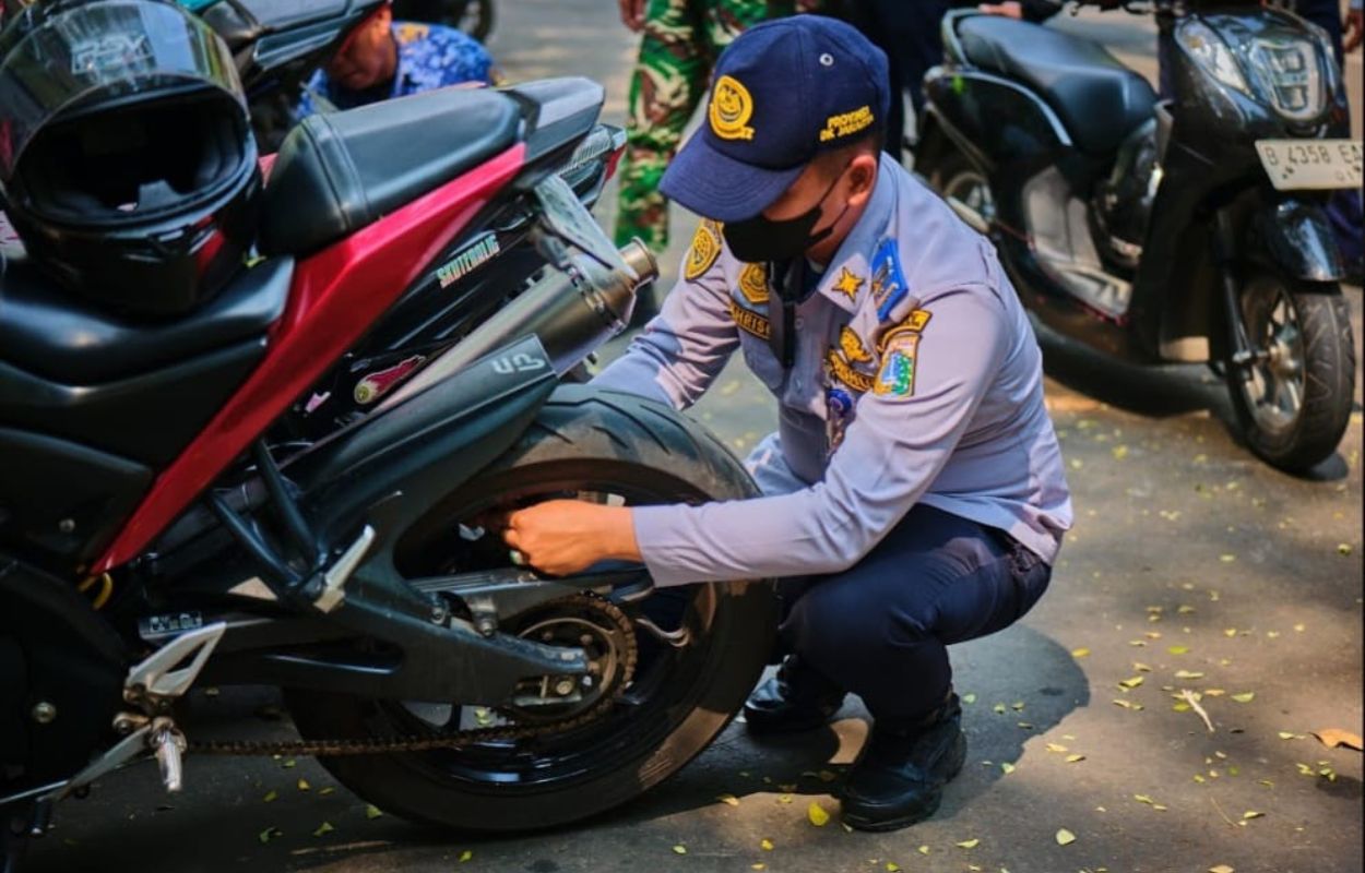 Puluhan-Kendaraan-Parkir-Liar-Ditertibkan-di-Jalan-Rasuna-Said