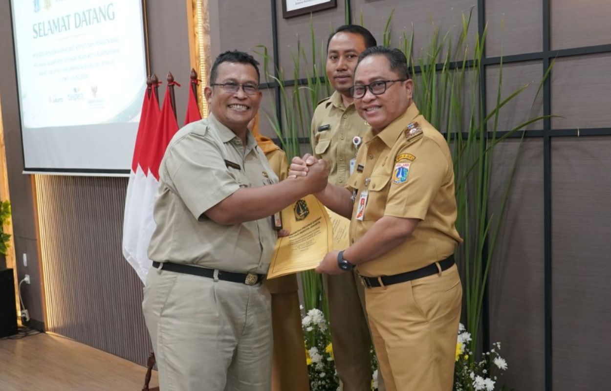 25-PNS-di-Lingkungan-Kota-Jaksel-Terima-SK-Pensiun