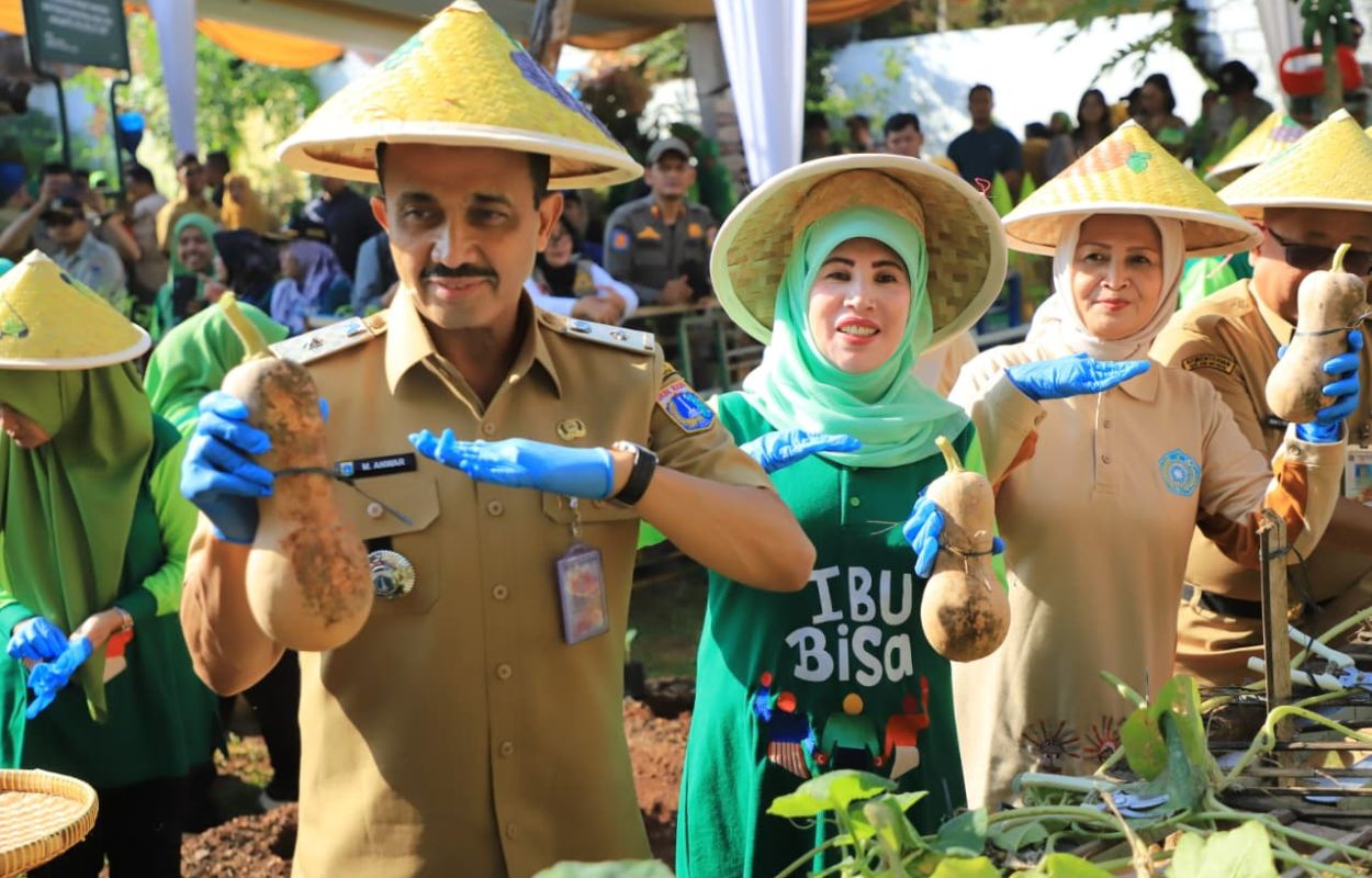 Pemkot-Bersama-PKK-Jaksel-Panen-11-Ton-Labu-Madu