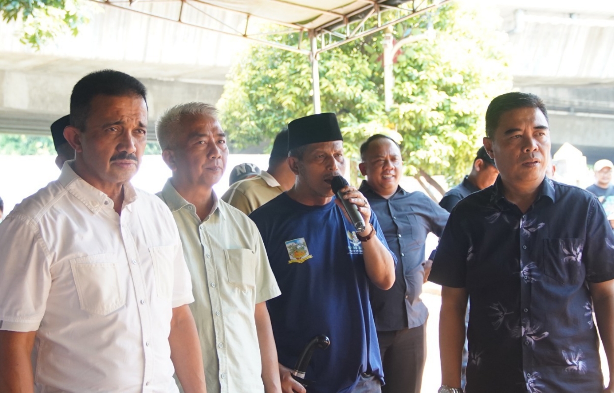Walikota-M-Anwar-Pantau-Pemotongan-Hewan-Kurban-di-Halaman-Masjid-Darul-Jannah