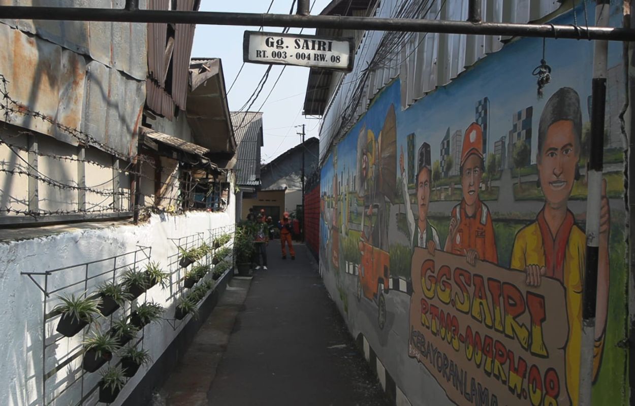 Kelurahan-Kebayoran-Lama-Utara-Perindah-Gang-Sairi-Dengan-Mural