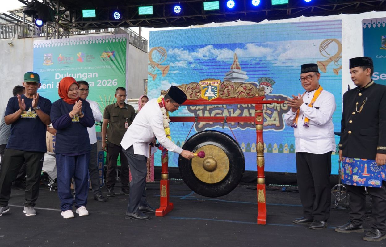 Walikota-Syafrin-Buka-Festival-Gambang-Kromong-di-Jagakarsa