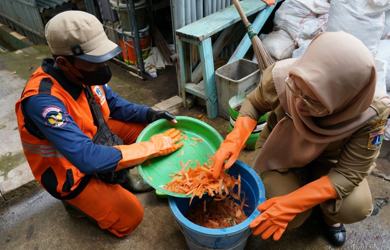 Kurangi-Sampah-Kelurahan-Manggarai-Selatan-Ubah-Sampah-Organik-Jadi-Media-Tanam